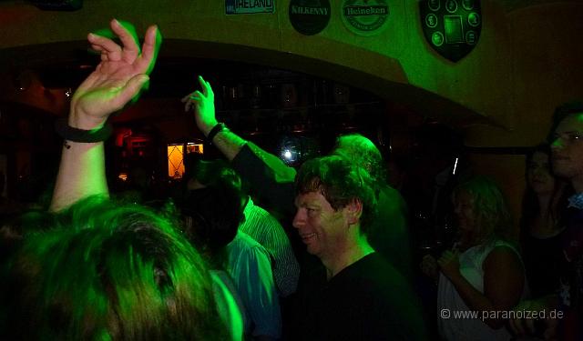 2013 Bayern Triple im Kilians 43.jpg - So viele Bier könnt ihr doch gar nicht trinken!